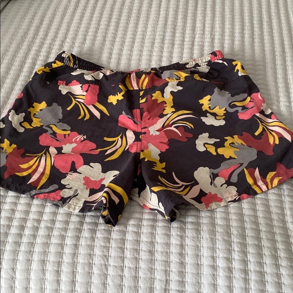 Patagonia Black and Pink Floral Short - Picture 4 of 7